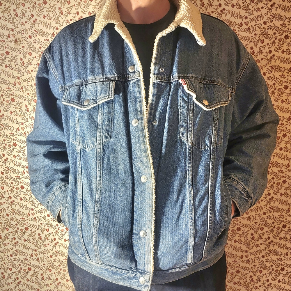 LEVIS Sherpa Lined Denim Trucker Jacket